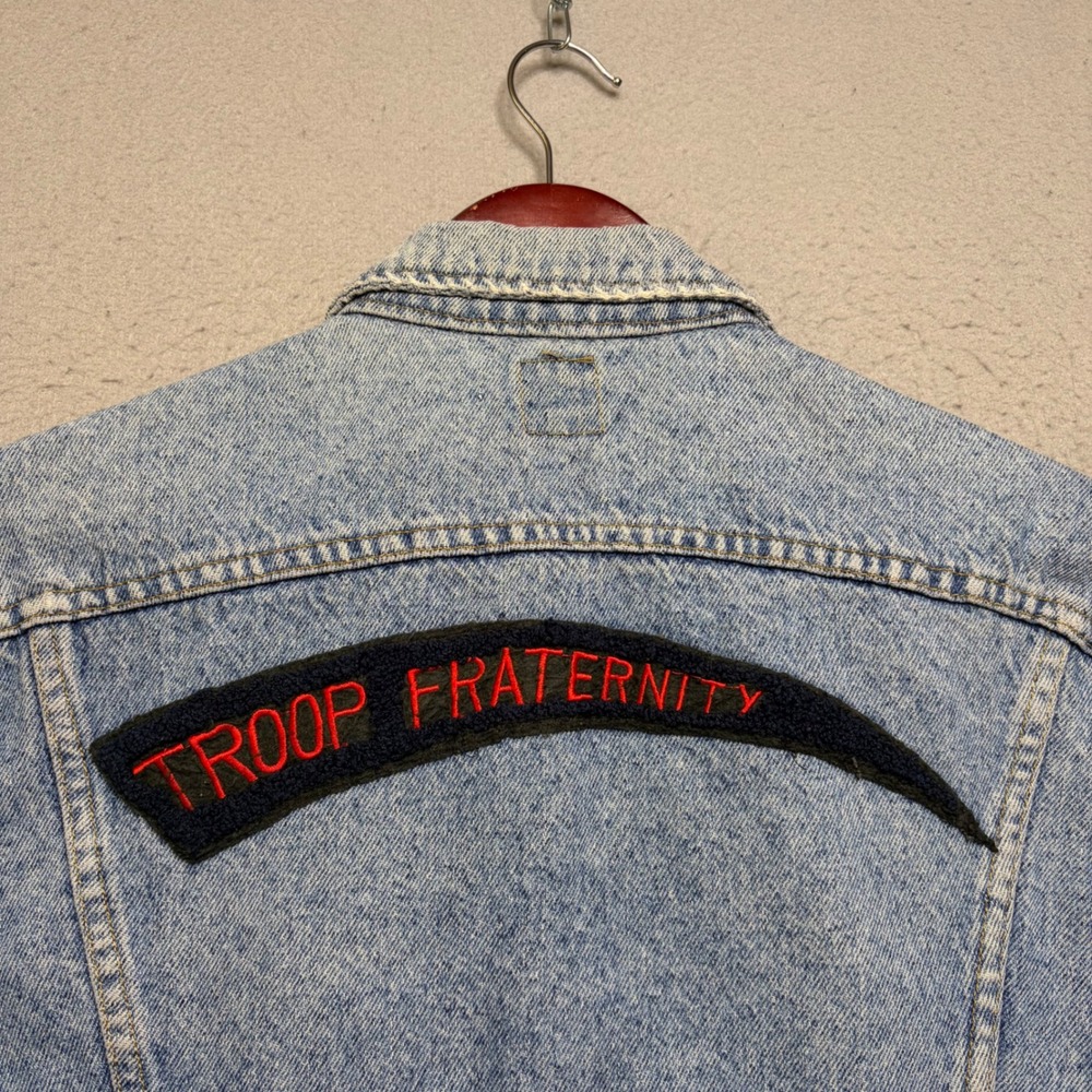 Lee Denim Jacket Mens 46 Blue Vintage 80s Trucker Distressed Acid Wash Patched - Picture 4 of 16